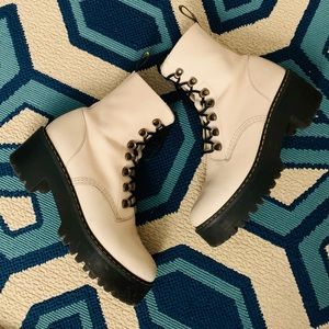🤍 Dr. Martens Leona bone color leather platform combat boots